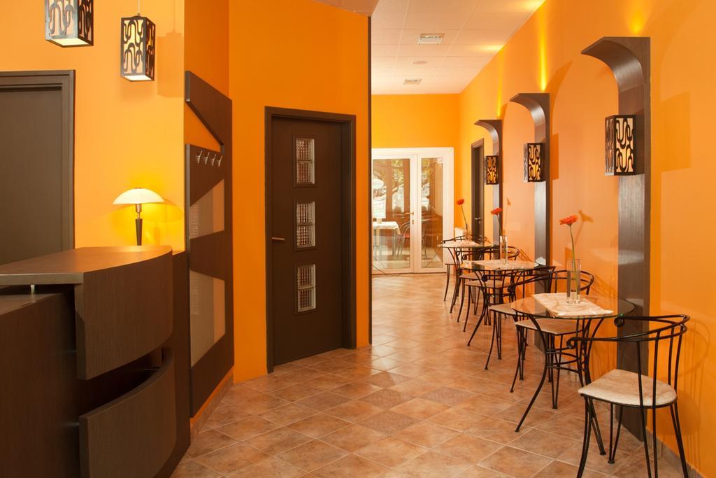 Alfa Hotel Győr Exterior foto